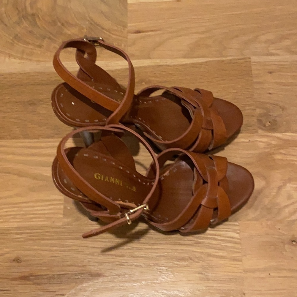 Heels - Picture 2 of 4